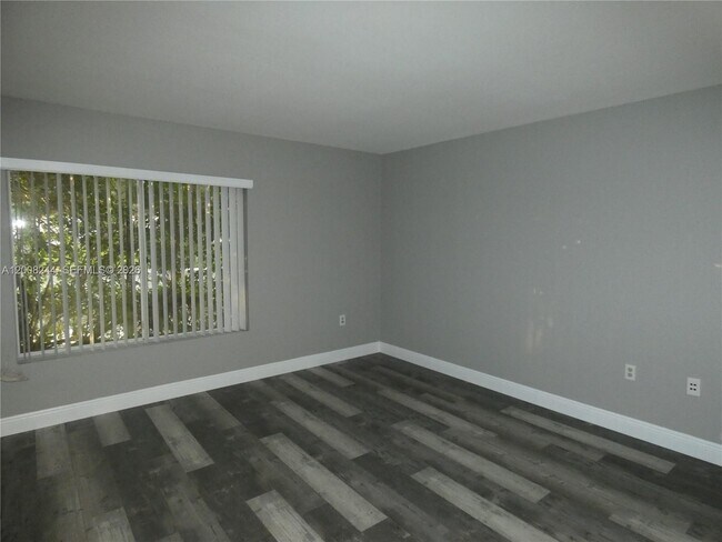 Building Photo - 2420 NW 33rd St