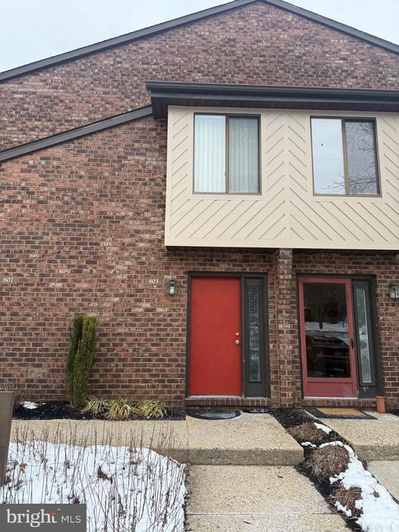 Building Photo - 803 Mountainview Dr