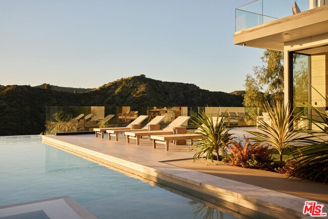 Building Photo - 1149 Linda Flora Dr