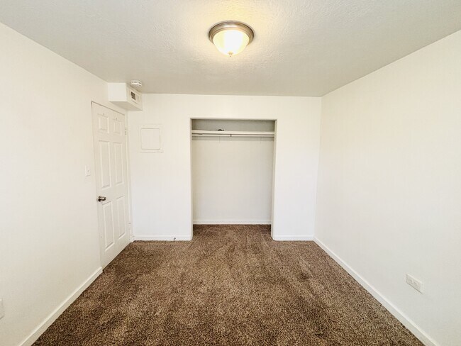 Building Photo - 13413 Minuteman Dr