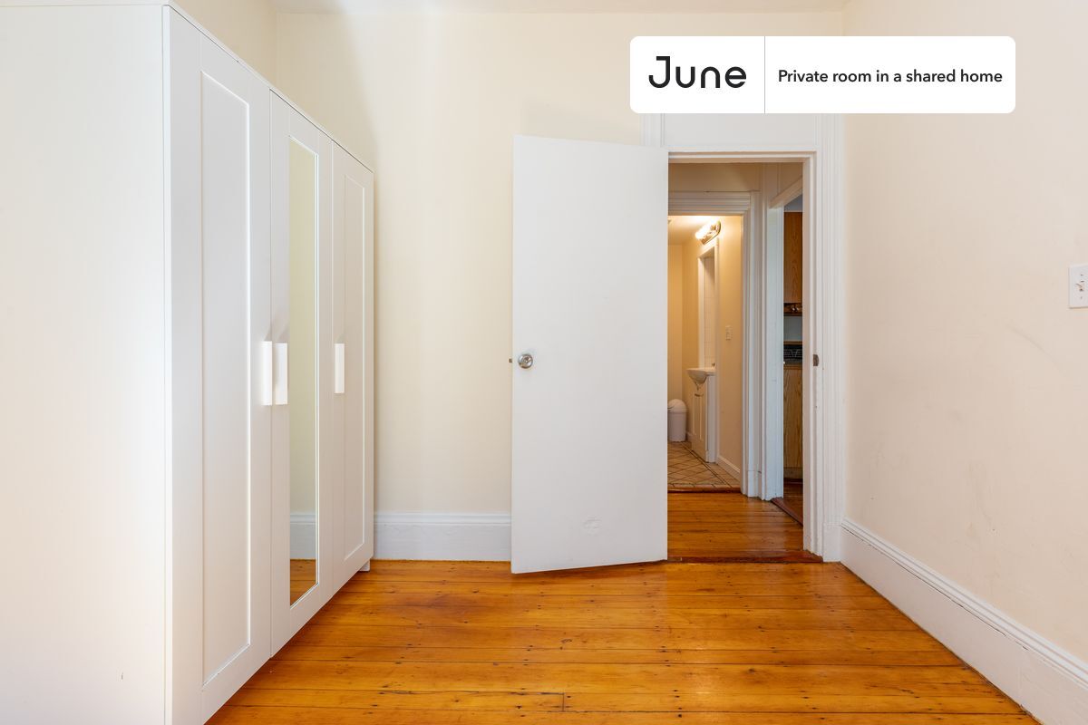 Building Photo - Room in Shared 4 bed/1.5 bath home