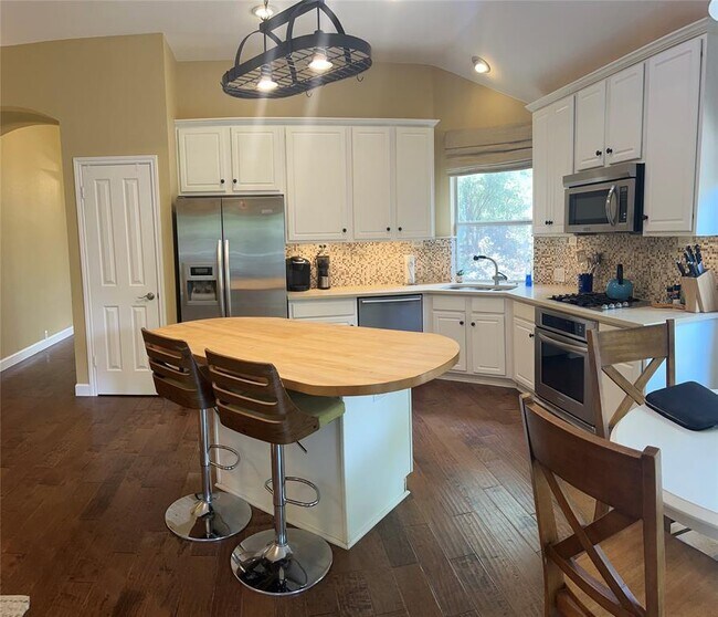 Building Photo - 5401 Apache Creek Cove