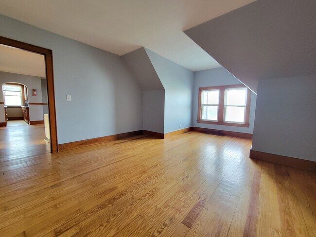 Building Photo - 402 Hevey St