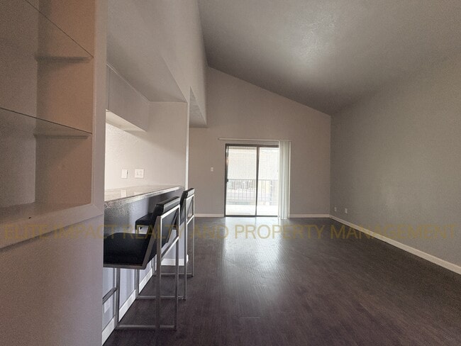 Building Photo - 1620 N Wilmot Rd