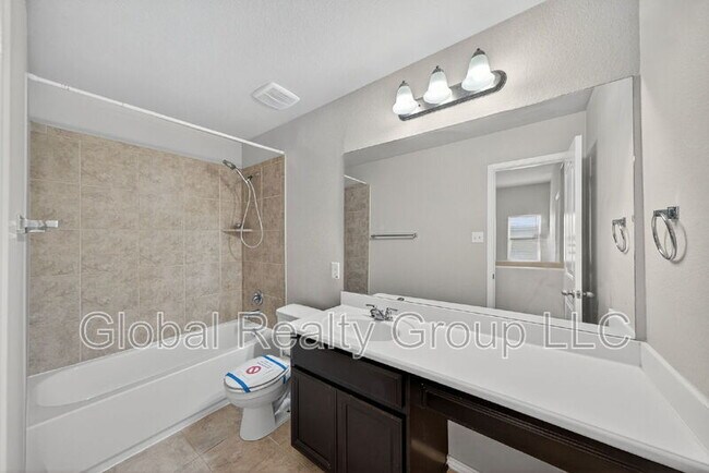 Building Photo - 10405 Macarthur Way