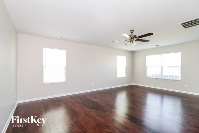 Building Photo - 475 Summergate Dr