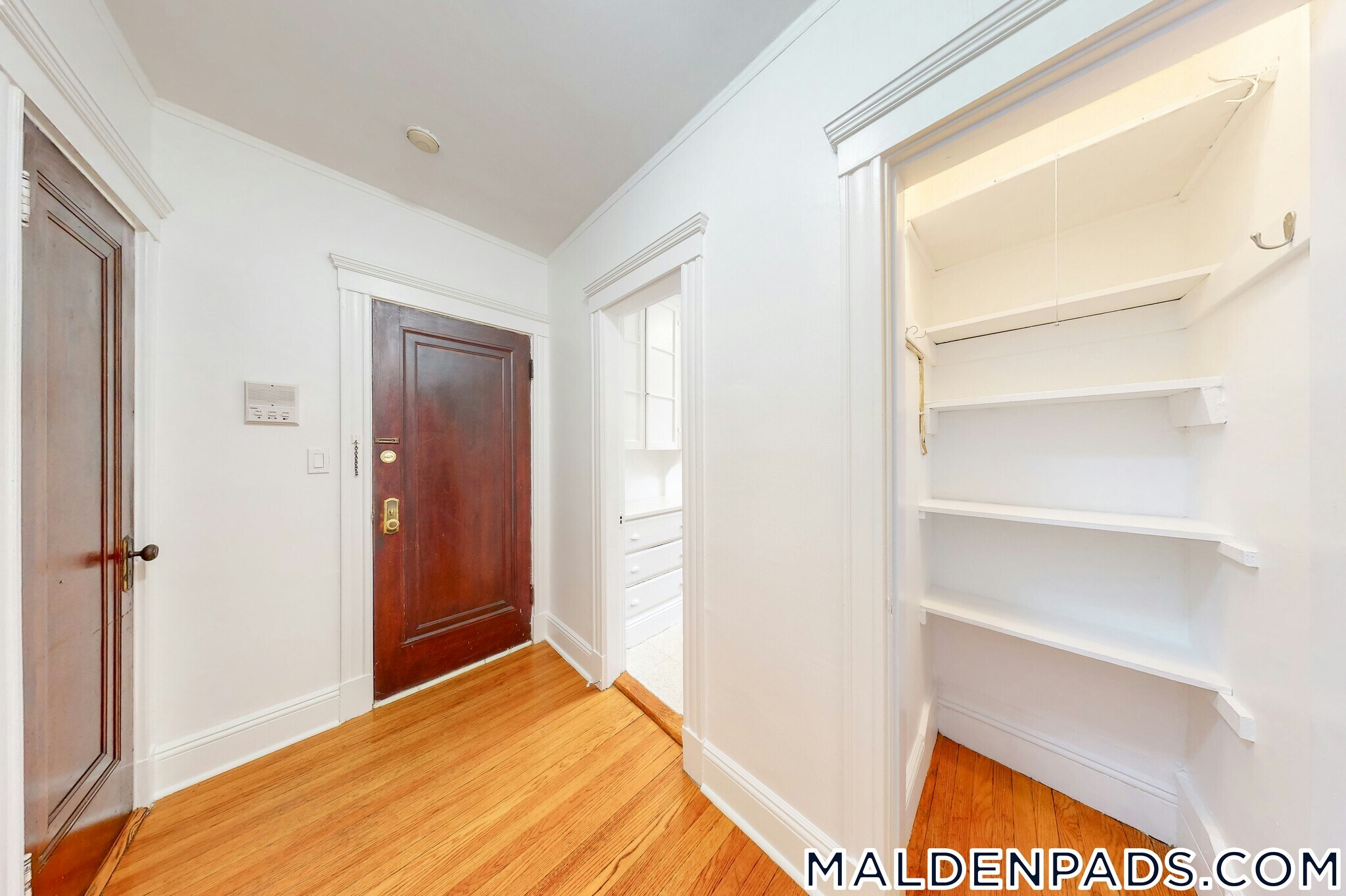 Building Photo - 170 Maple St