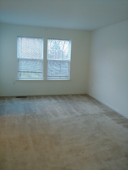 Building Photo - 18 Teakwood Dr
