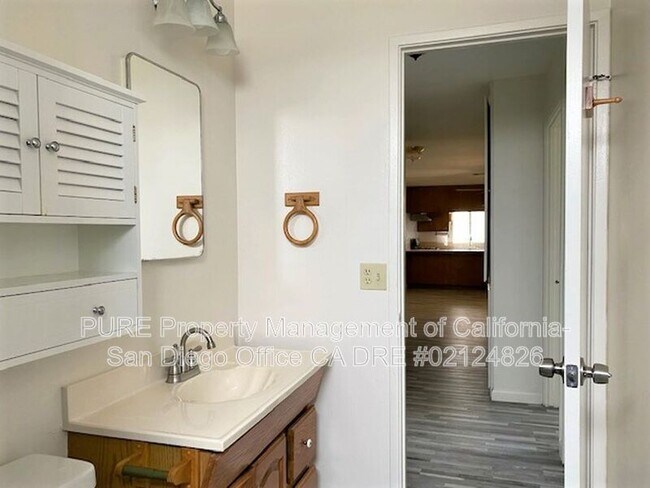 Building Photo - 2925 Luana Dr