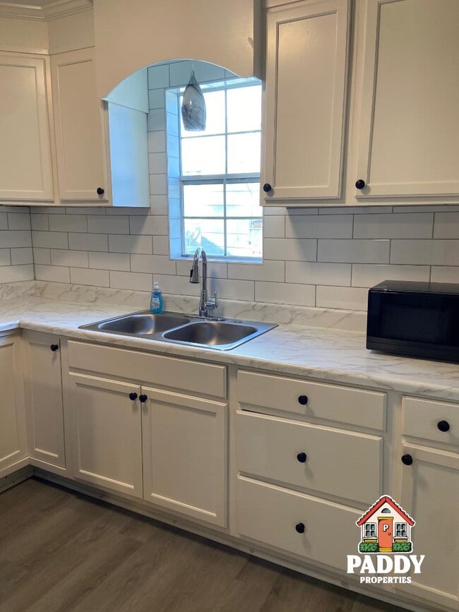 Building Photo - 105 S Lide Ave