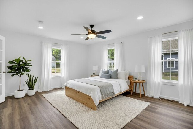 Building Photo - 1212 W Healey St