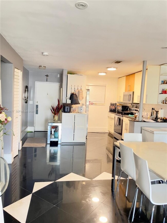 Building Photo - 3944 NE 167th St