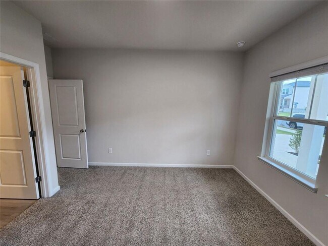 Building Photo - 235 Vly Oak Dr