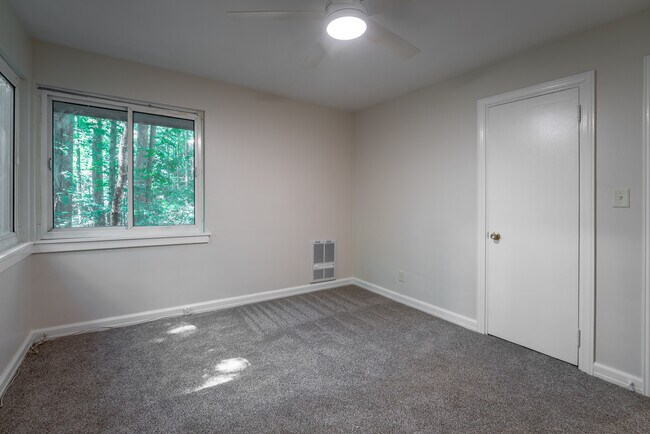 Building Photo - 503 Clement Rd