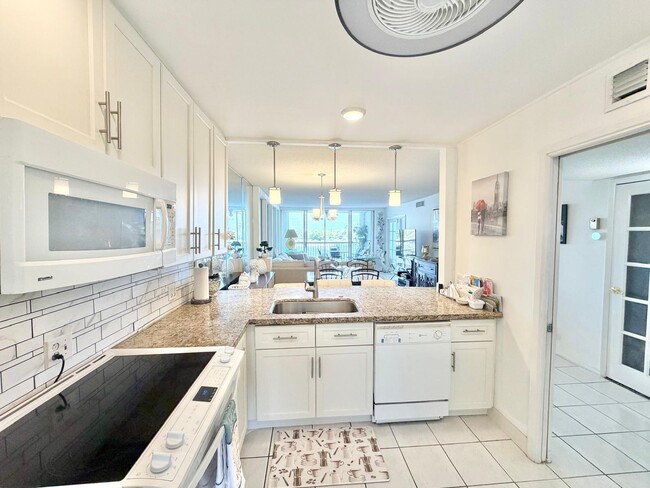 Building Photo - 3051 N Course Dr