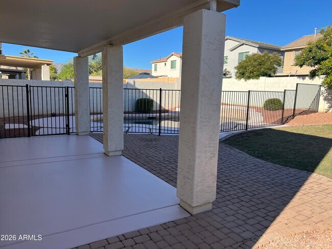 Building Photo - 18606 W Sunnyslope Ln