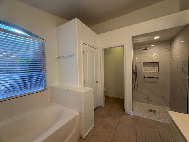Building Photo - SINGLE-STORY HOME | GATED COMMUNITY | FLEXIBLE FURNISHING OPTIONS I 4 Bedroom Home with Private B...