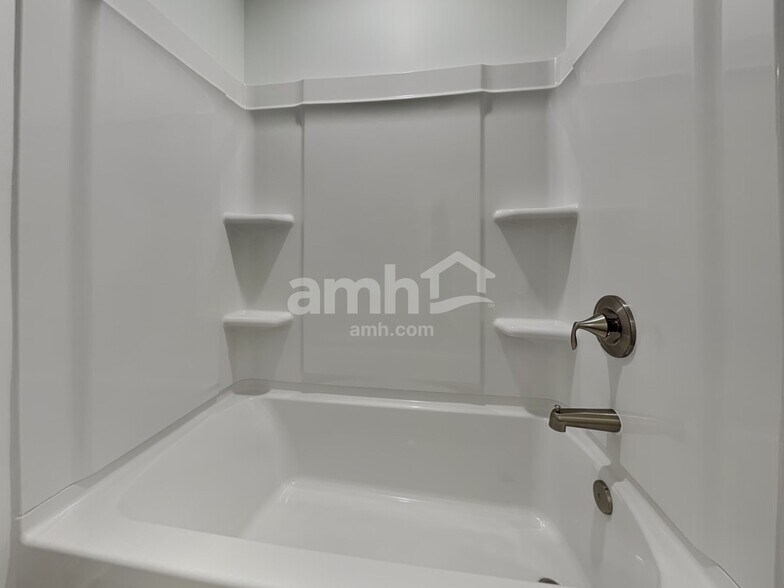 Building Photo - 395 Hickory Pointe Rd