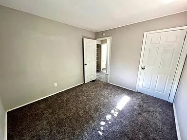 Building Photo - 2040 Faywood Dr