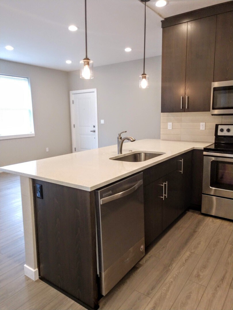 Building Photo - 1906 SE Tacoma St