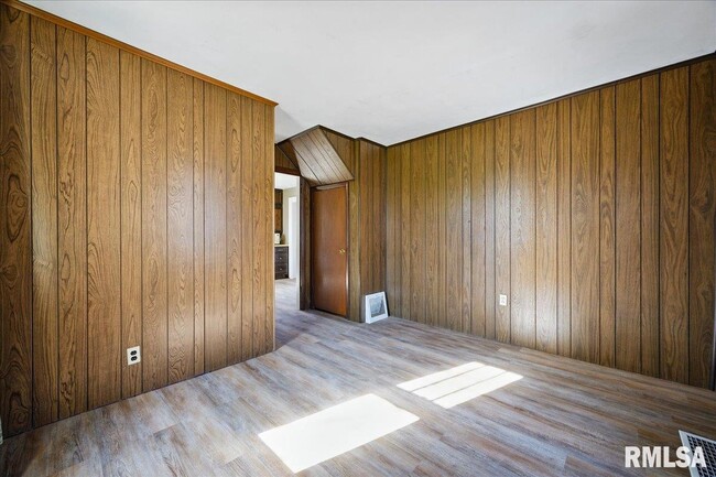 Building Photo - 3110 N Sherwood Ave