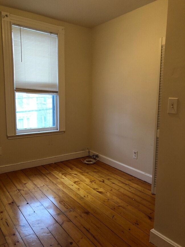 Building Photo - 236 Green St