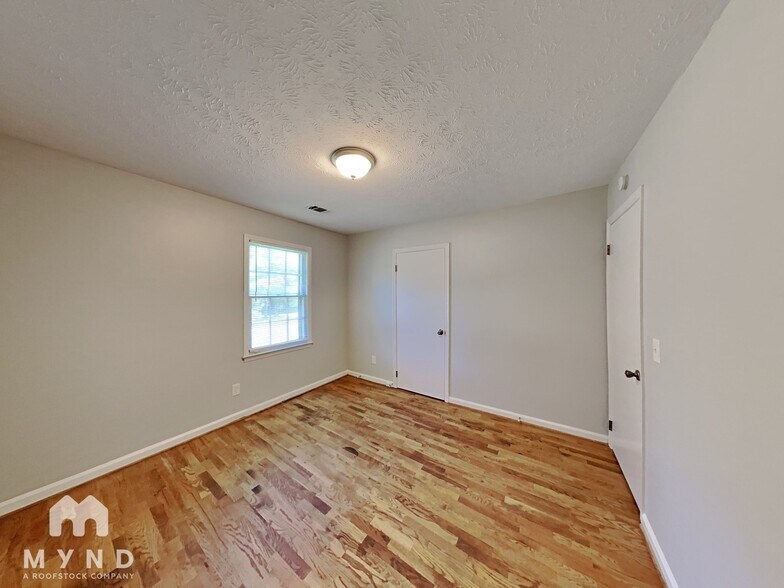 Building Photo - 105 Heritage Way