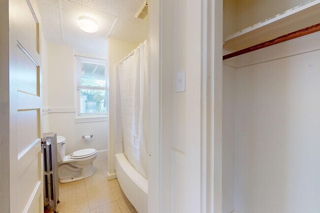 Building Photo - 539 Mt Auburn St