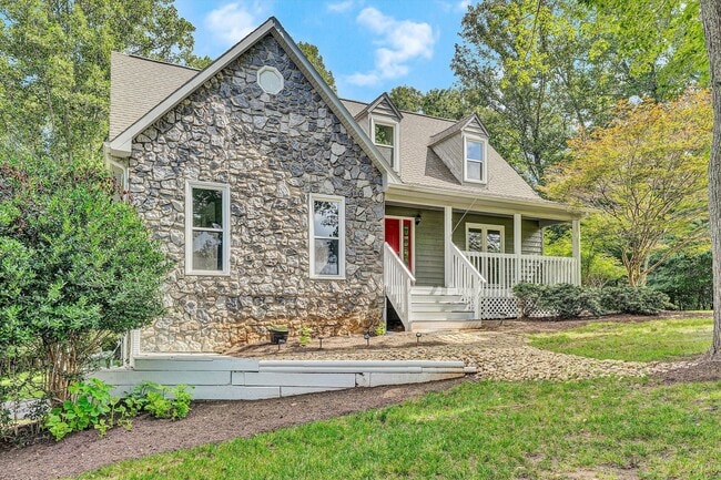 Primary Photo - Beautiful home in Chestnut Creek