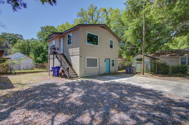 Building Photo - 1833 Orangeburg St