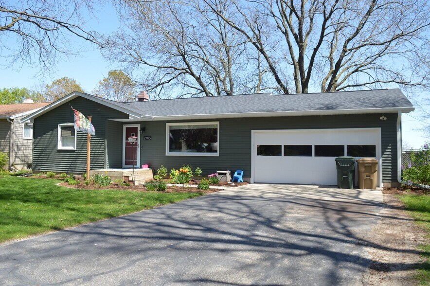 Primary Photo - 2705 Victoria Ln