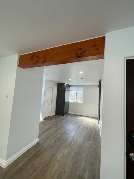 Building Photo - 205 7th Ave