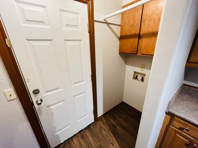 Building Photo - Charming 3-Bedroom Duplex in West Norman