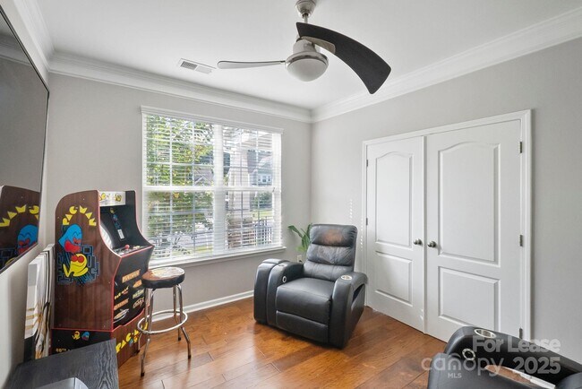 Building Photo - 188 Sweet Briar Dr