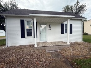 Building Photo - 511 E Beckemeyer Ave
