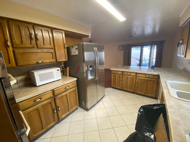 Building Photo - Beautiful 3 Bedroom Home in NE Albuquerque