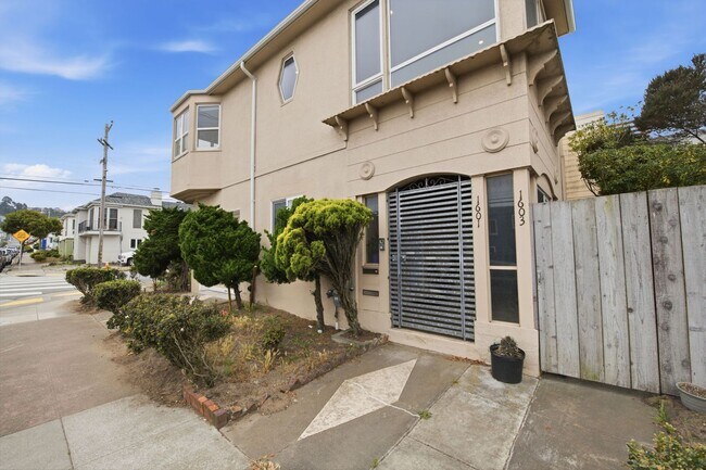 Building Photo - 1603 Ortega St