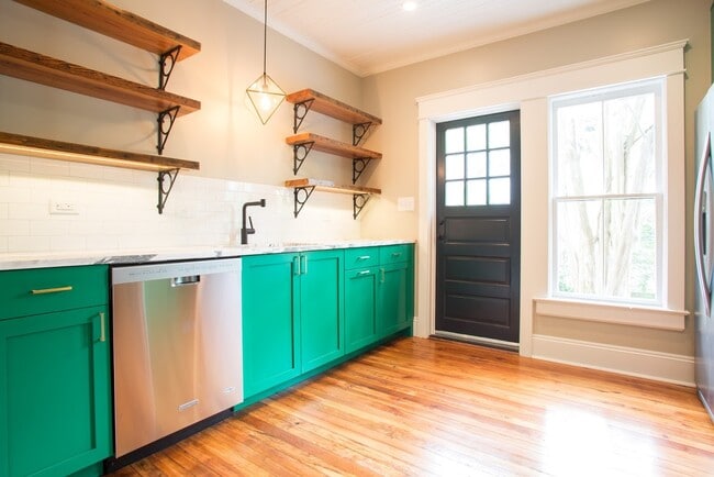 Building Photo - 2018 Englewood Ave