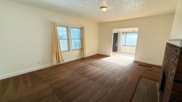 Building Photo - 33RD & COLLEGE AREA - 3 BEDROOM 2 BATH HALF DUPLEX AVAILABLE NOW!