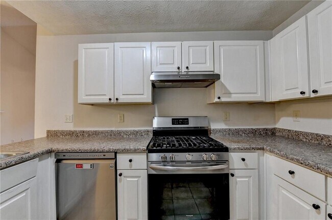 Building Photo - 3112 Sentinel Cir