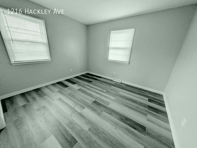 Building Photo - 1216 Hackley Ave