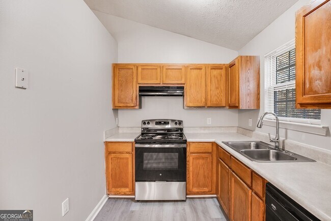 Building Photo - 18 Twin Oaks Ln