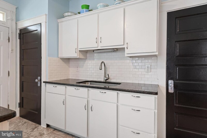 Building Photo - 153 E Ross St