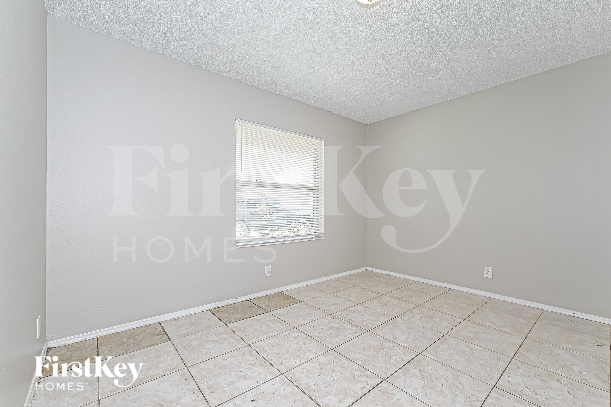 Building Photo - 6129 Moonbeam Dr