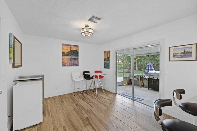 Building Photo - 5554 Hibiscus Rd