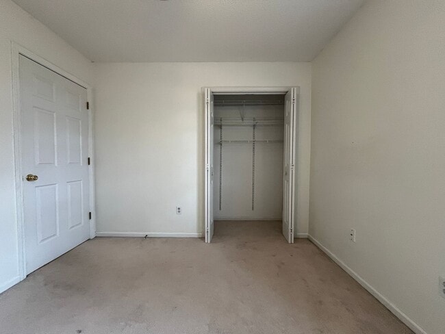 Building Photo - Spacious 3/3 Available For Move In Now