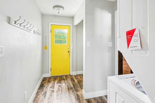 Building Photo - For Rent – 4 Bed 2 Bath Home