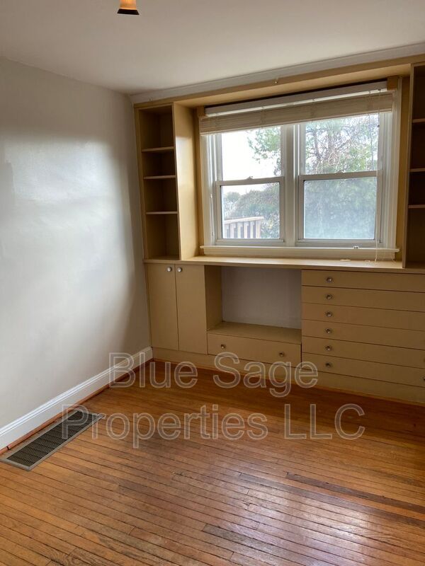 Building Photo - 2254 S Harwood Ave