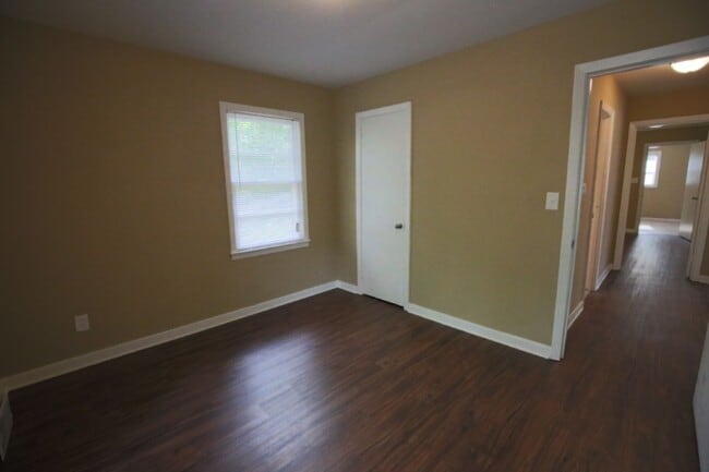 Building Photo - Stylish, Spacious & Updated – Don’t Miss T...