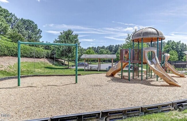 Building Photo - 633 Democracy St